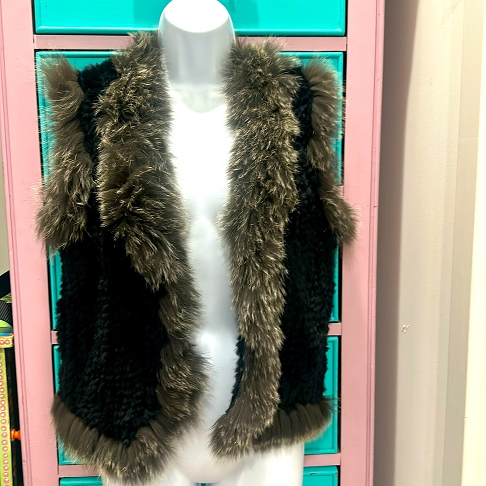 Saks fifth avenue fur vest. Black. Size M/L